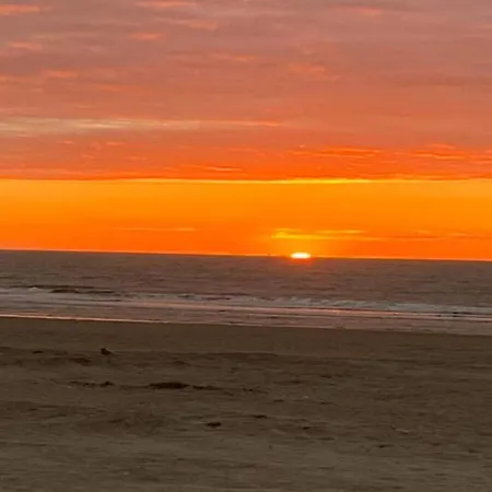 Holiday Home In Ostend Near Beach Promenade Сasa de vacaciones Ostende
